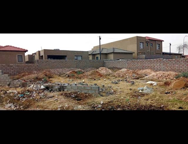 LAND FOR SALE IN MEADOWLANDS